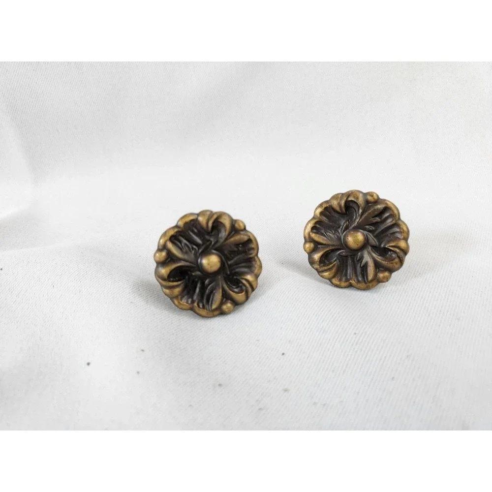 2 vintage Amerock RDCA 1960 Antique Brass ? Floral Knobs Pulls French Provincial